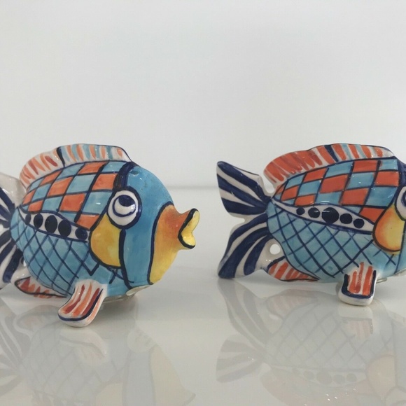SALT AND PEPPER HAND PAINTED FISH SHAKERS NWOTS! - Picture 9 of 16